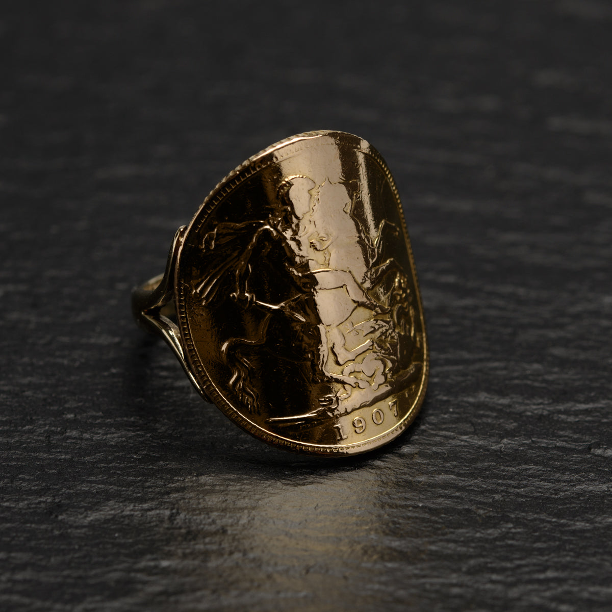 Antique Edward VII 22ct Gold Sovereign Ring With 9ct Gold Band Size N (Code A841)